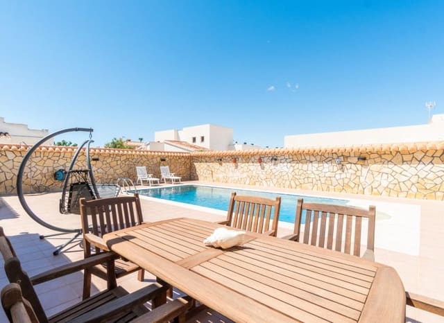 4 chambre Villa/Maison à vendre à El Chaparral - La Siesta - La Torreta, Torrevieja avec piscine - 549 000 € (Ref: 9841064)