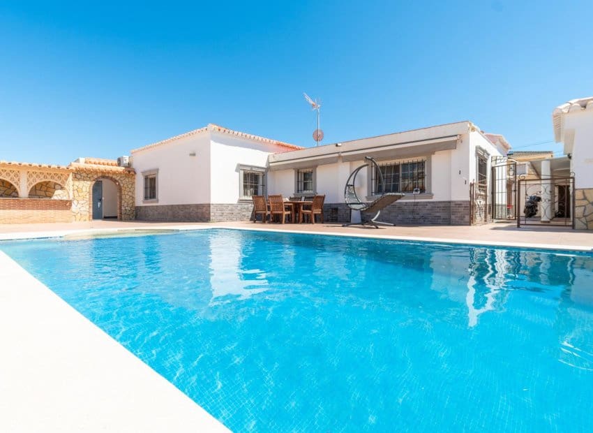 4 soveværelse Villa til salg i Torrevieja med swimmingpool - € 549.000 (Ref: 9841064)