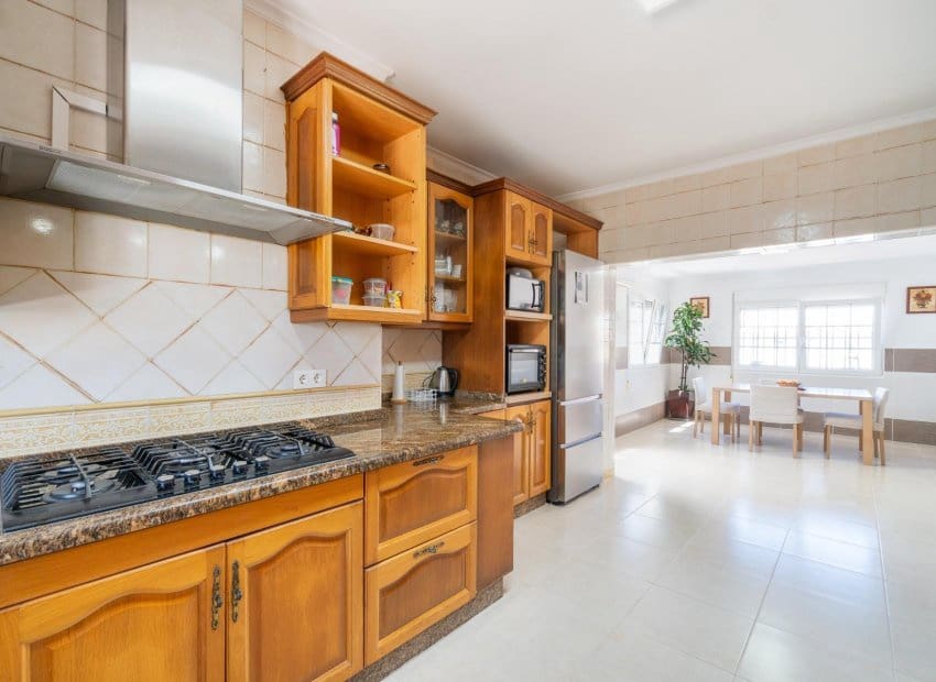 4 soveværelse Villa til salg i Torrevieja med swimmingpool - € 549.000 (Ref: 9841064)