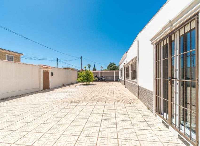 4 soveværelse Villa til salg i Torrevieja med swimmingpool - € 549.000 (Ref: 9841064)