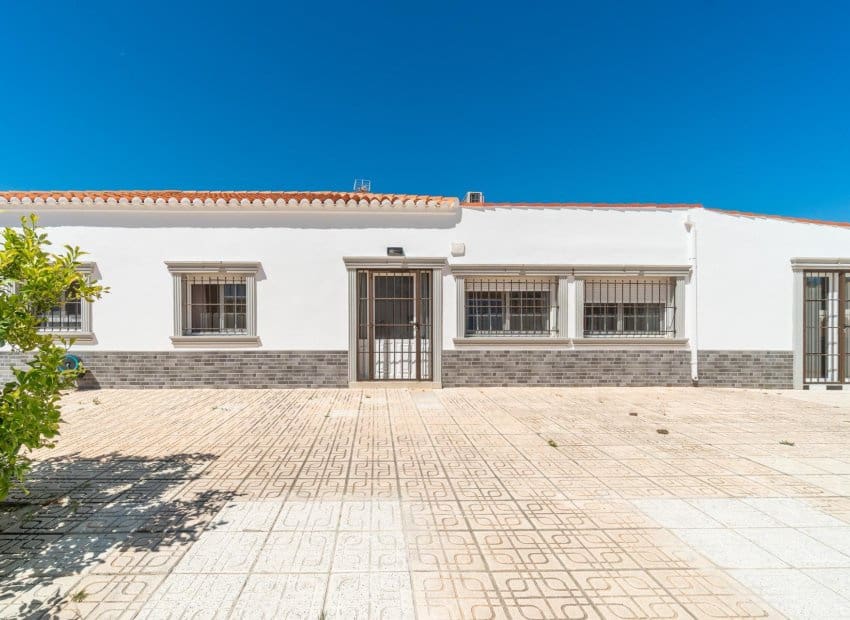 4 soveværelse Villa til salg i Torrevieja med swimmingpool - € 549.000 (Ref: 9841064)