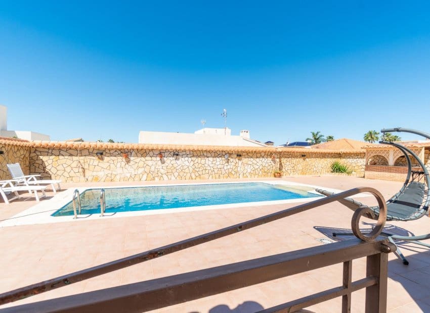 4 soveværelse Villa til salg i Torrevieja med swimmingpool - € 549.000 (Ref: 9841064)