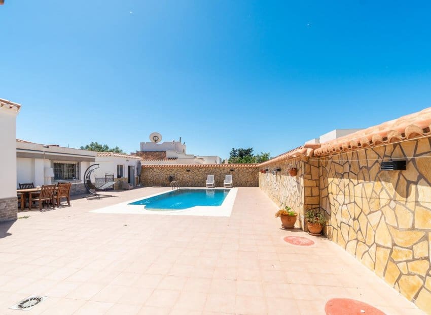 4 soveværelse Villa til salg i Torrevieja med swimmingpool - € 549.000 (Ref: 9841064)