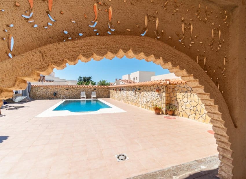 4 soveværelse Villa til salg i Torrevieja med swimmingpool - € 549.000 (Ref: 9841064)