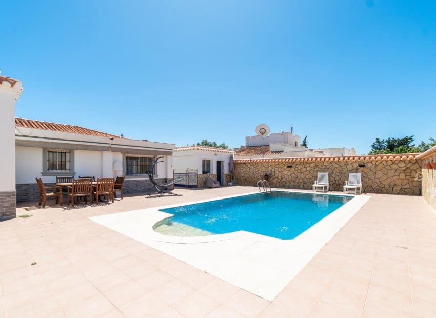 4 soveværelse Villa til salg i Torrevieja med swimmingpool - € 549.000 (Ref: 9841064)