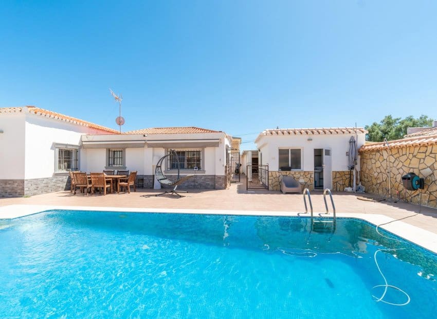 4 soveværelse Villa til salg i Torrevieja med swimmingpool - € 549.000 (Ref: 9841064)
