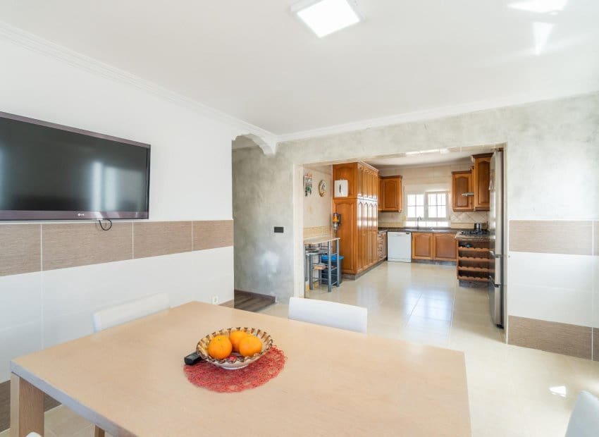 4 soveværelse Villa til salg i Torrevieja med swimmingpool - € 549.000 (Ref: 9841064)