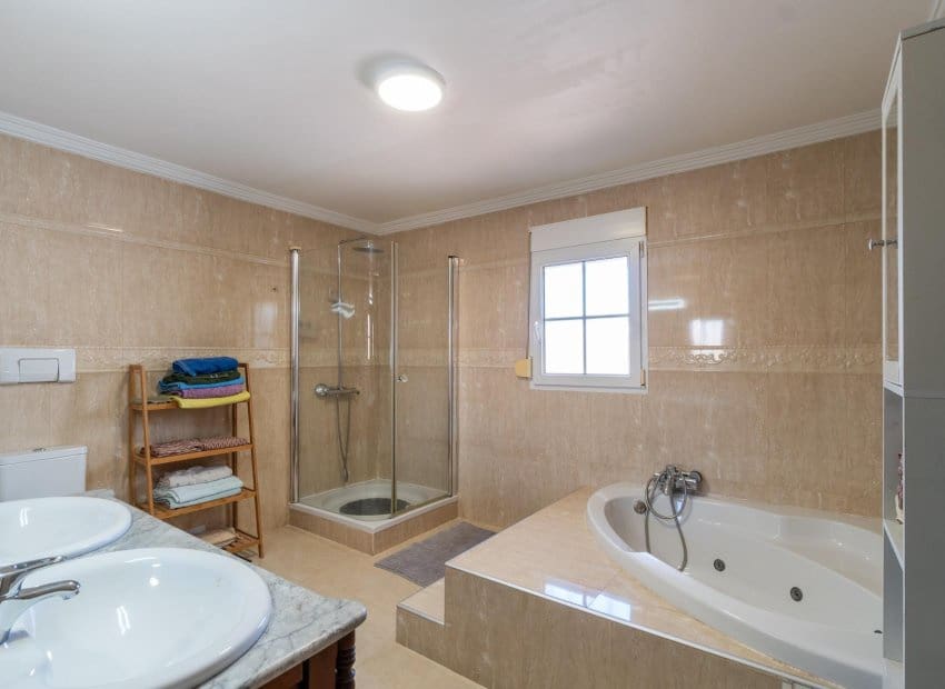 4 soveværelse Villa til salg i Torrevieja med swimmingpool - € 549.000 (Ref: 9841064)