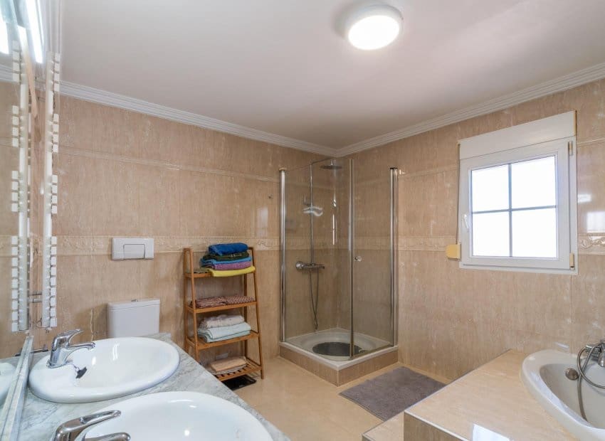 4 soveværelse Villa til salg i Torrevieja med swimmingpool - € 549.000 (Ref: 9841064)