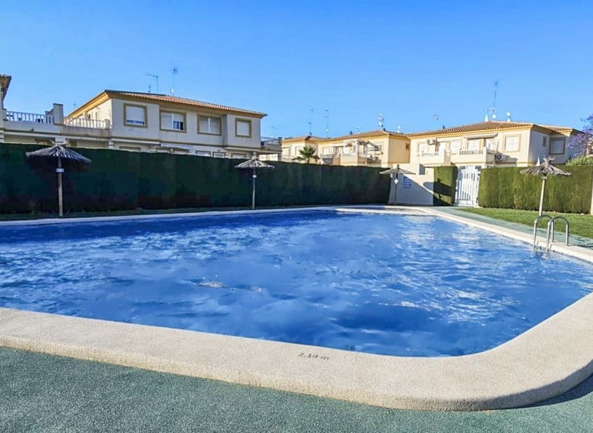 2 sovrum Lägenhet till salu i Playa Flamenca med pool - 176 900 € (Ref: 9847691)