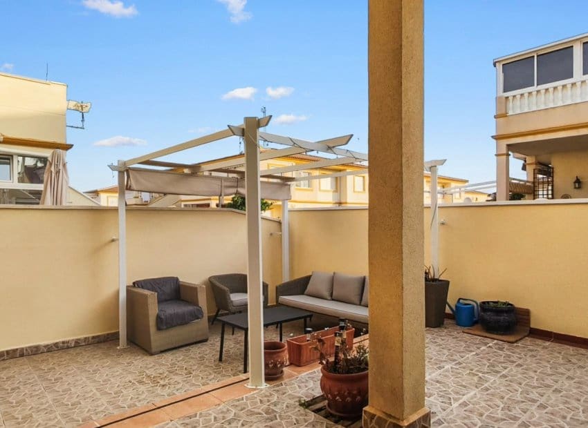 2 sovrum Lägenhet till salu i Playa Flamenca med pool - 176 900 € (Ref: 9847691)
