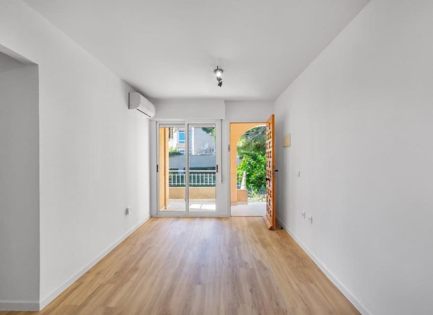 2 soverom Leilighet til salgs i Torrevieja med svømmebasseng - € 149 990 (Ref: 9847695)