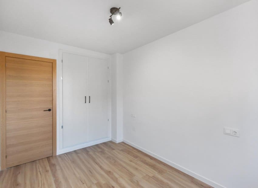 2 soverom Leilighet til salgs i Torrevieja med svømmebasseng - € 149 990 (Ref: 9847695)