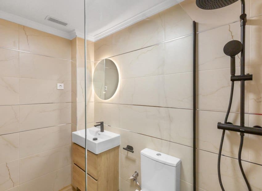 2 soverom Leilighet til salgs i Torrevieja med svømmebasseng - € 149 990 (Ref: 9847695)