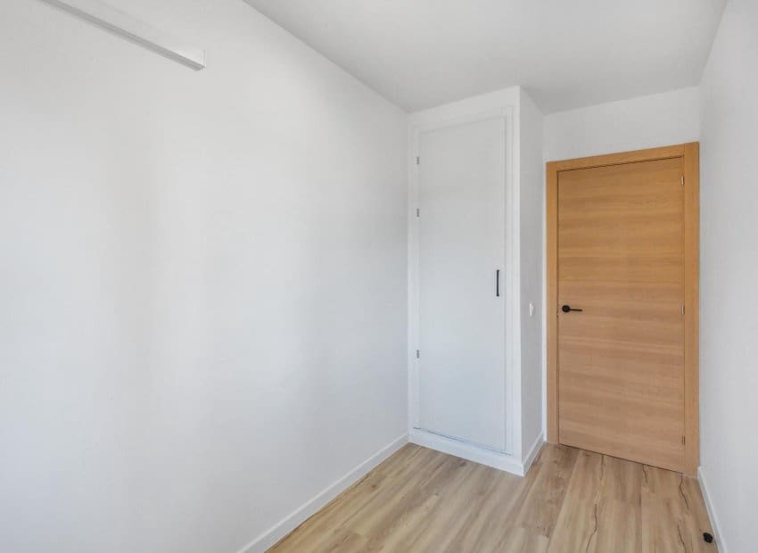 2 soverom Leilighet til salgs i Torrevieja med svømmebasseng - € 149 990 (Ref: 9847695)