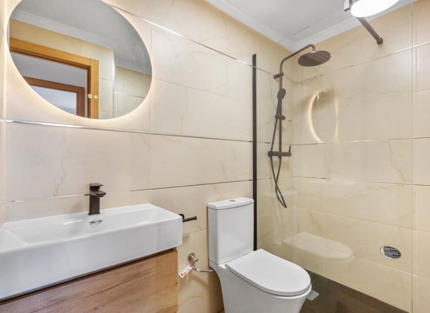 2 soverom Leilighet til salgs i Torrevieja med svømmebasseng - € 149 990 (Ref: 9847695)