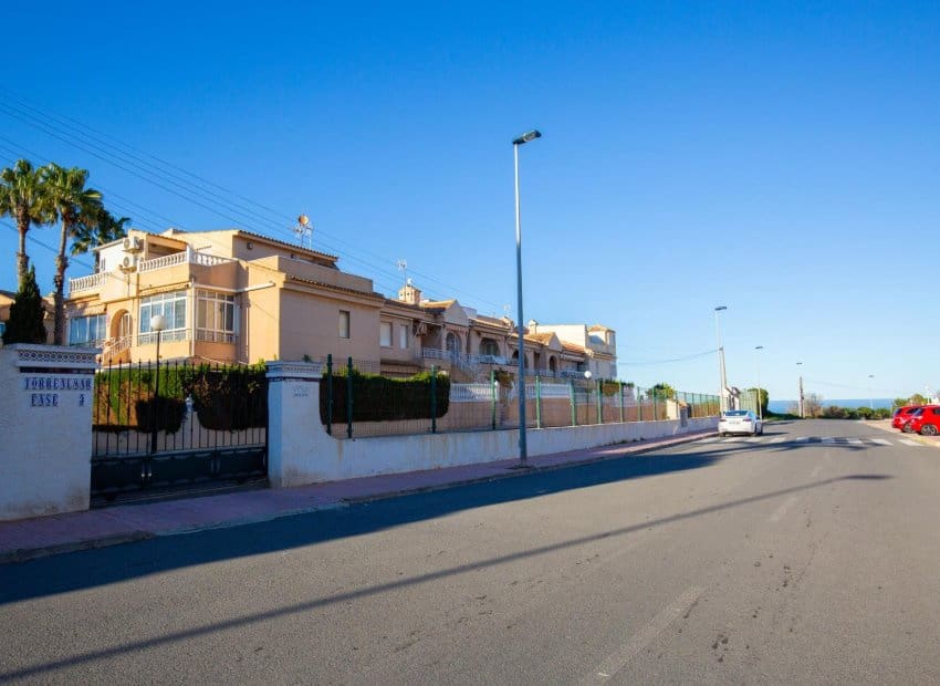 2 soverom Leilighet til salgs i Torrevieja med svømmebasseng - € 149 990 (Ref: 9847695)