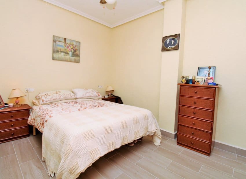 2 Zimmer Apartment zu verkaufen in Torrevieja - 124.900 € (Ref: 9847696)