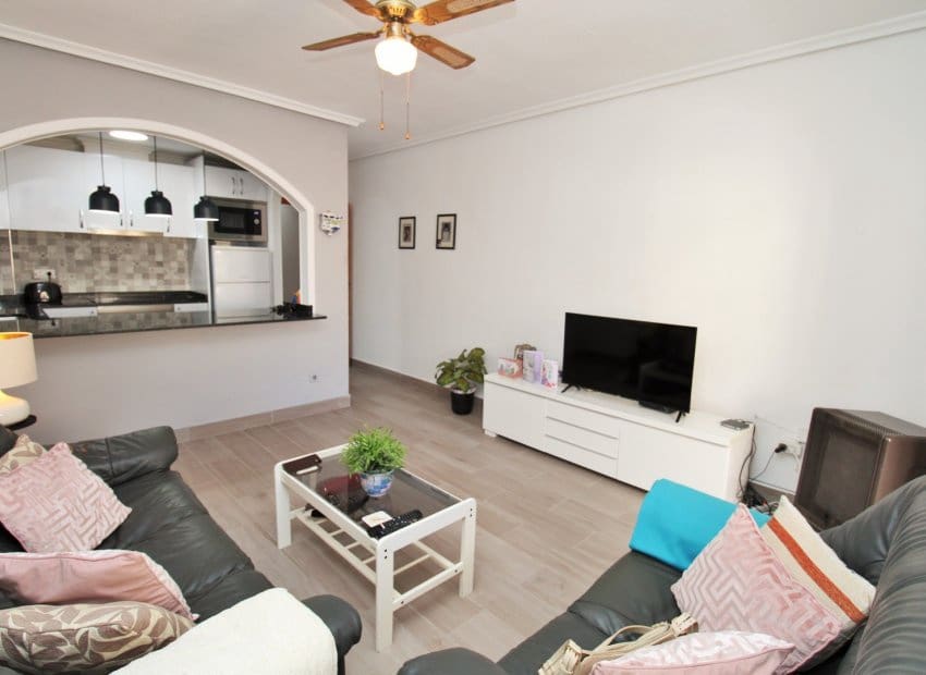 2 Zimmer Apartment zu verkaufen in Torrevieja - 124.900 € (Ref: 9847696)