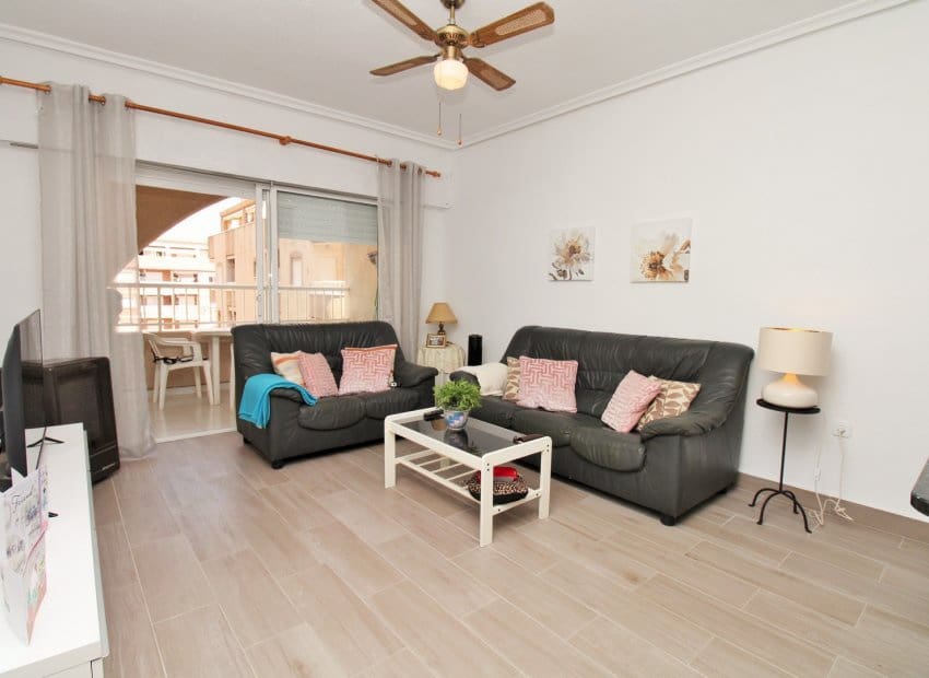 2 Zimmer Apartment zu verkaufen in Torrevieja - 124.900 € (Ref: 9847696)