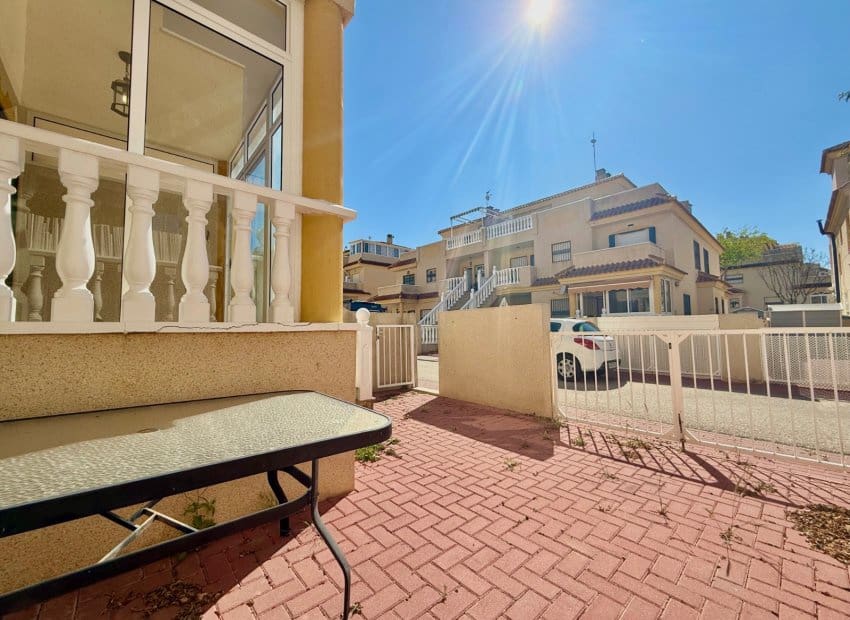 3 slaapkamer Villa te koop in Guardamar del Segura met zwembad - € 185.000 (Ref: 9847698)