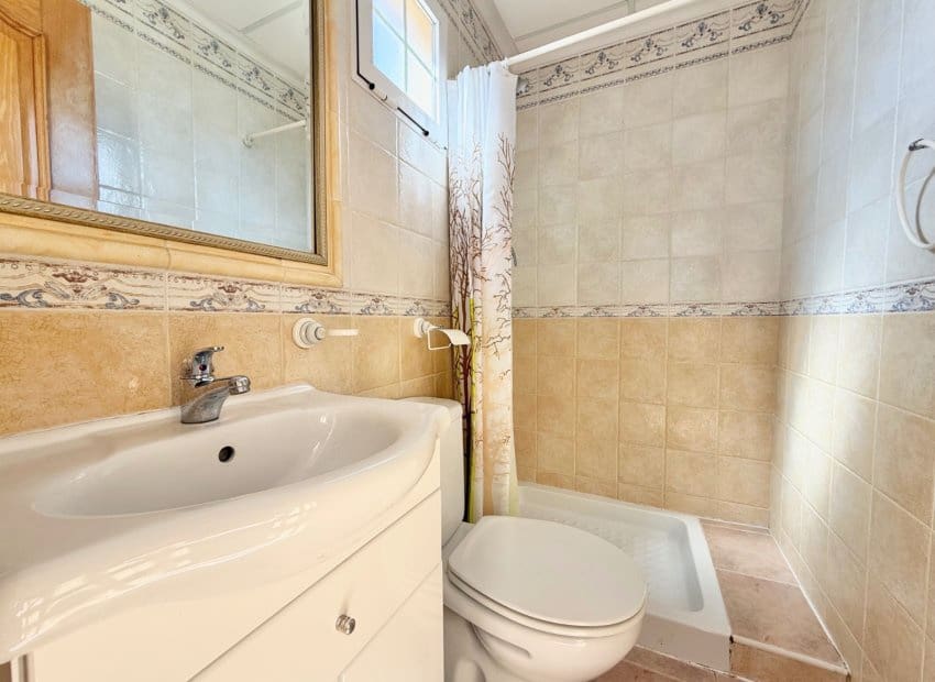 3 slaapkamer Villa te koop in Guardamar del Segura met zwembad - € 185.000 (Ref: 9847698)