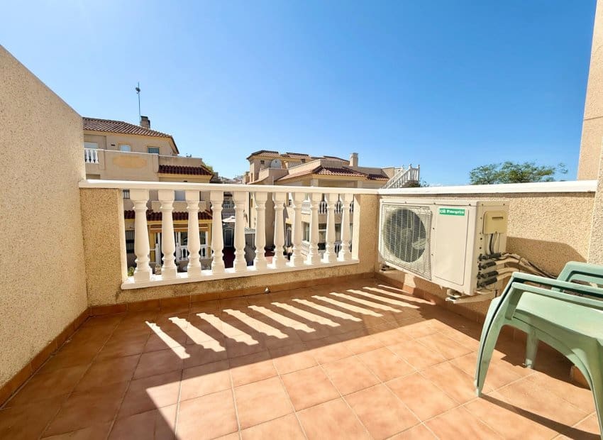 3 slaapkamer Villa te koop in Guardamar del Segura met zwembad - € 185.000 (Ref: 9847698)