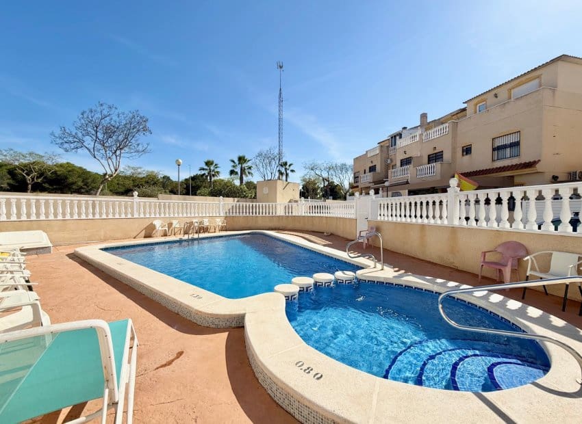 3 slaapkamer Villa te koop in Guardamar del Segura met zwembad - € 185.000 (Ref: 9847698)
