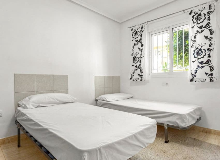 3 makuuhuone Huoneisto myytävänä paikassa Orihuela Costa mukana uima-altaan - 359 000 € (Ref: 9849762)