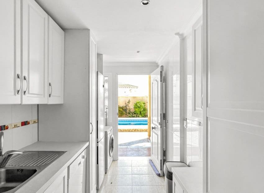 3 makuuhuone Huoneisto myytävänä paikassa Orihuela Costa mukana uima-altaan - 359 000 € (Ref: 9849762)