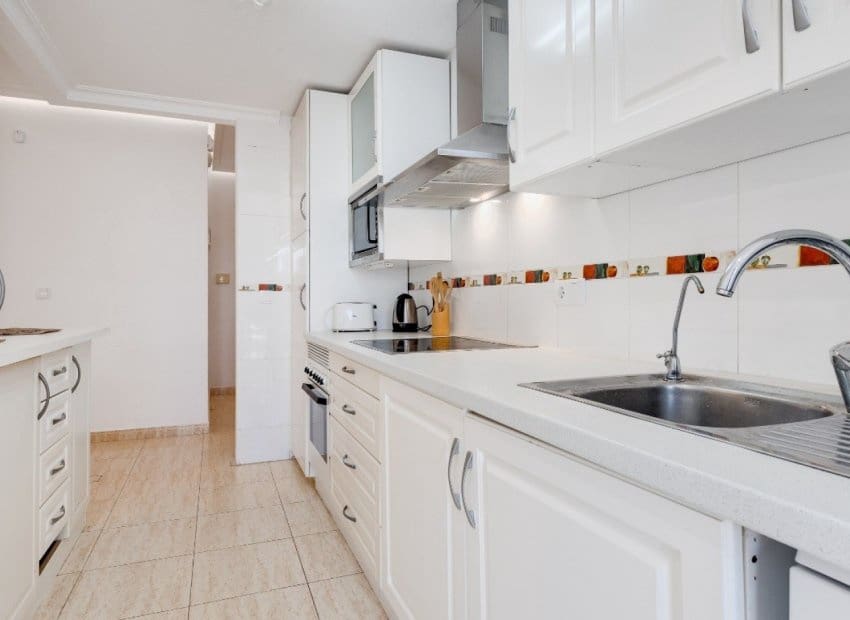 3 makuuhuone Huoneisto myytävänä paikassa Orihuela Costa mukana uima-altaan - 359 000 € (Ref: 9849762)