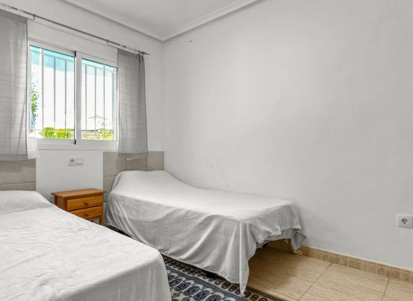 3 makuuhuone Huoneisto myytävänä paikassa Orihuela Costa mukana uima-altaan - 359 000 € (Ref: 9849762)