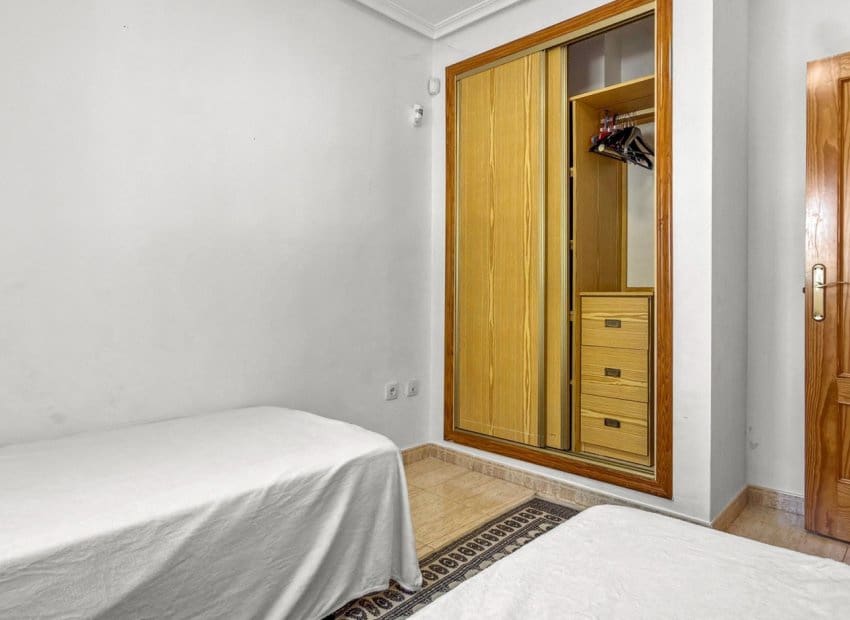 3 makuuhuone Huoneisto myytävänä paikassa Orihuela Costa mukana uima-altaan - 359 000 € (Ref: 9849762)
