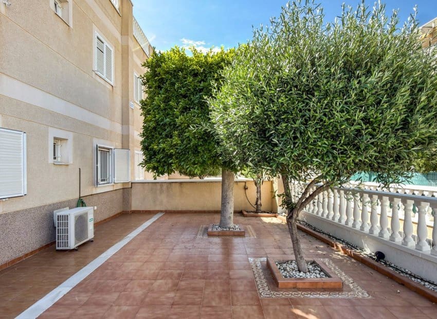 3 makuuhuone Huoneisto myytävänä paikassa Orihuela Costa mukana uima-altaan - 359 000 € (Ref: 9849762)