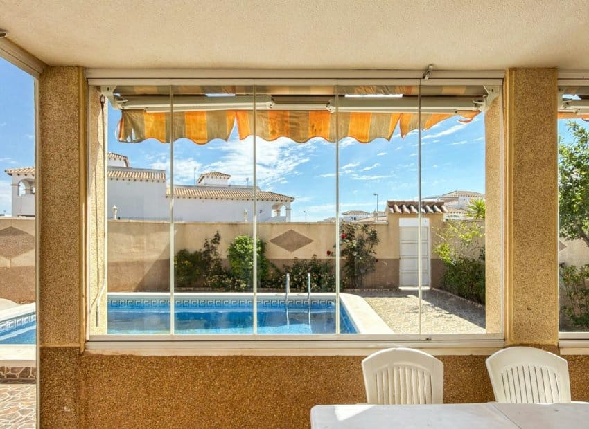 3 makuuhuone Huoneisto myytävänä paikassa Orihuela Costa mukana uima-altaan - 359 000 € (Ref: 9849762)