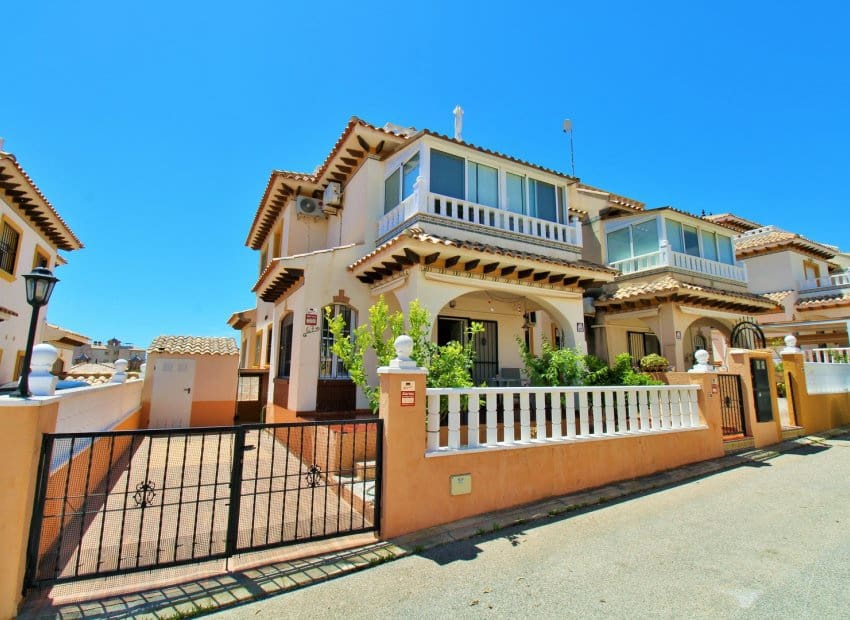 Casa de 2 habitaciones en Orihuela Costa en venta con piscina - 219.900 € (Ref: 9852155)