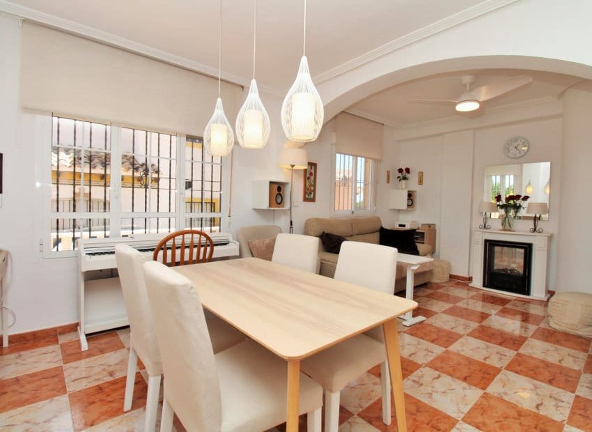 Casa de 2 habitaciones en Orihuela Costa en venta con piscina - 219.900 € (Ref: 9852155)