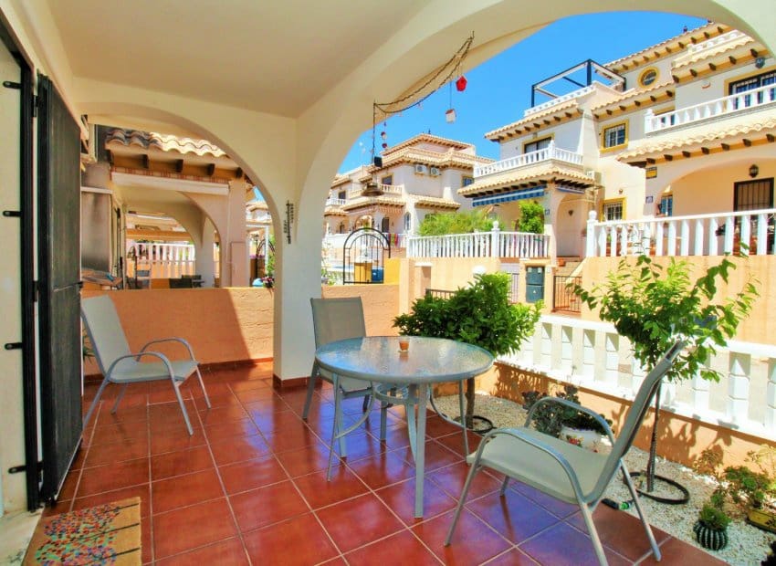 Casa de 2 habitaciones en Orihuela Costa en venta con piscina - 219.900 € (Ref: 9852155)
