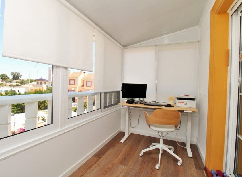 Casa de 2 habitaciones en Orihuela Costa en venta con piscina - 219.900 € (Ref: 9852155)