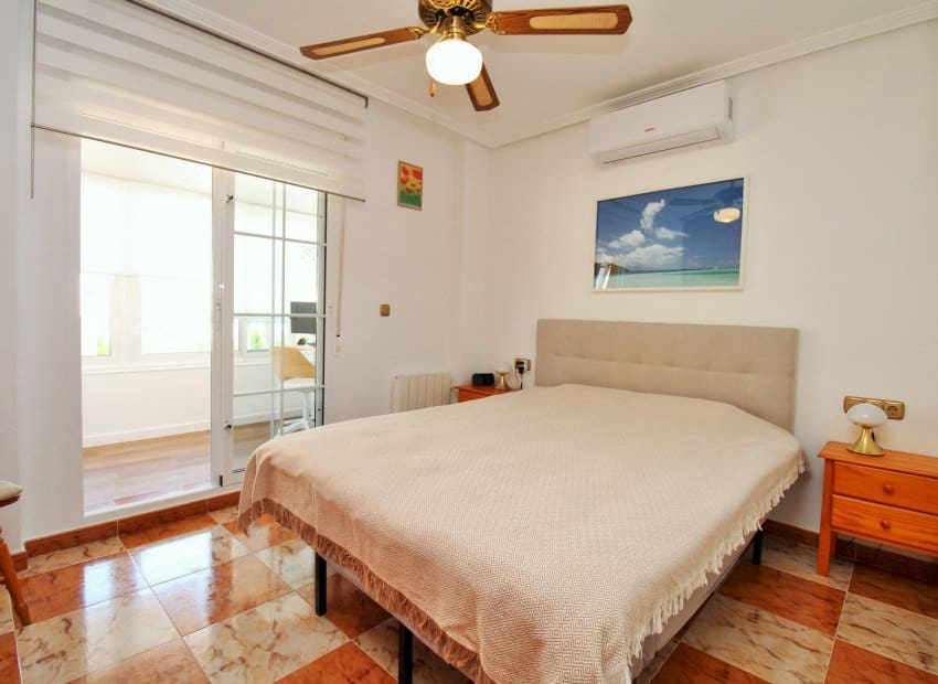 Casa de 2 habitaciones en Orihuela Costa en venta con piscina - 219.900 € (Ref: 9852155)