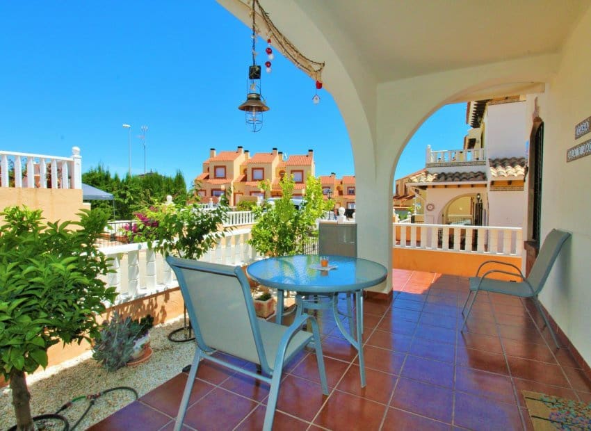 Casa de 2 habitaciones en Orihuela Costa en venta con piscina - 219.900 € (Ref: 9852155)