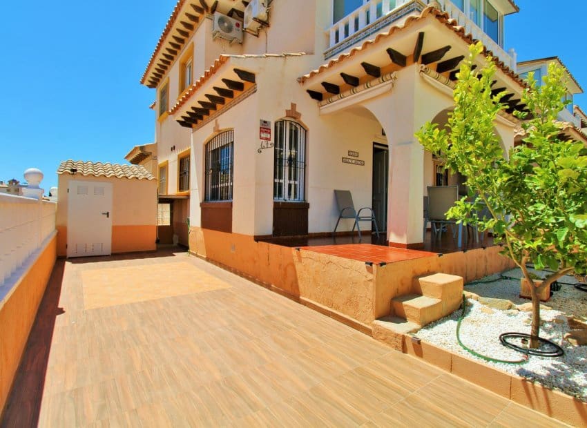 Casa de 2 habitaciones en Orihuela Costa en venta con piscina - 219.900 € (Ref: 9852155)
