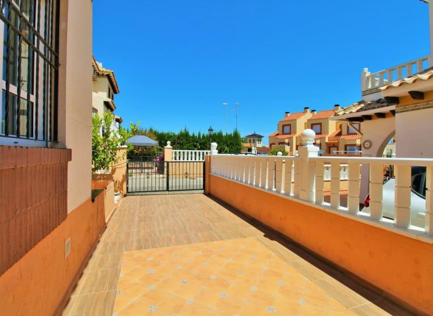 Casa de 2 habitaciones en Orihuela Costa en venta con piscina - 219.900 € (Ref: 9852155)