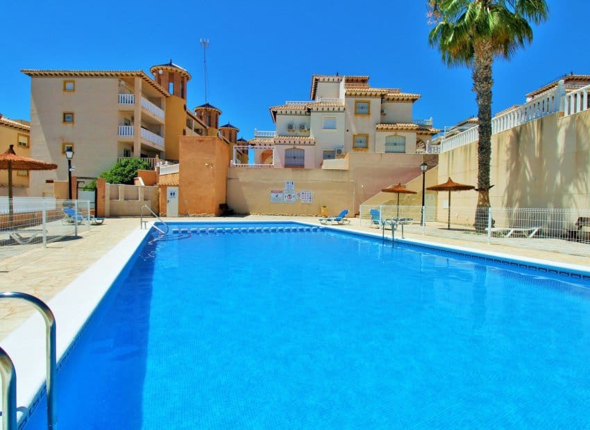 Casa de 2 habitaciones en Orihuela Costa en venta con piscina - 219.900 € (Ref: 9852155)