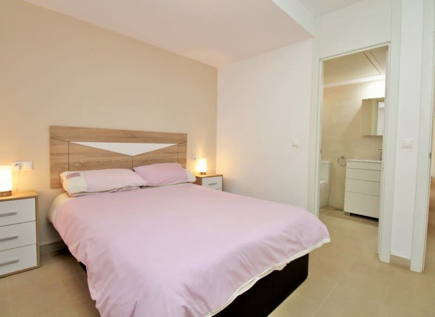 3 soveværelse Lejlighed til salg i Playa Flamenca med swimmingpool - € 225.000 (Ref: 9852156)