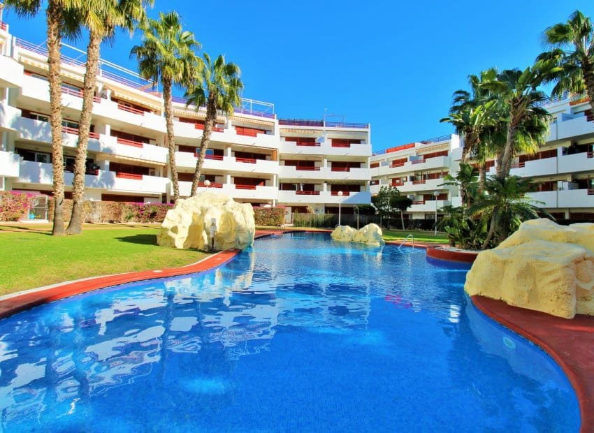 3 soveværelse Lejlighed til salg i Playa Flamenca med swimmingpool - € 225.000 (Ref: 9852156)