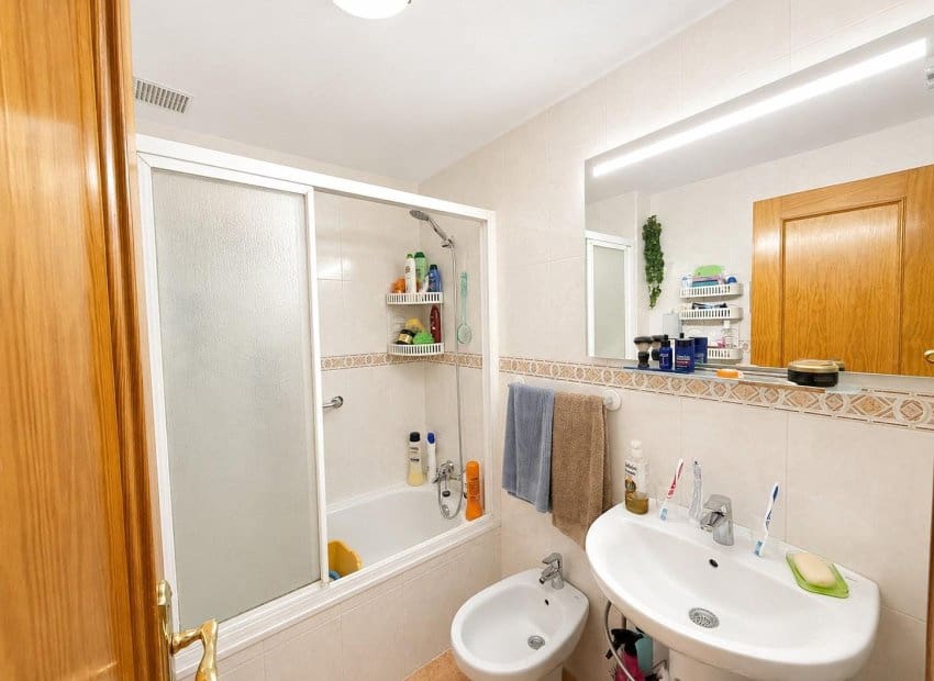 2 soverom Leilighet til salgs i Torrevieja med svømmebasseng - € 130 000 (Ref: 9852157)