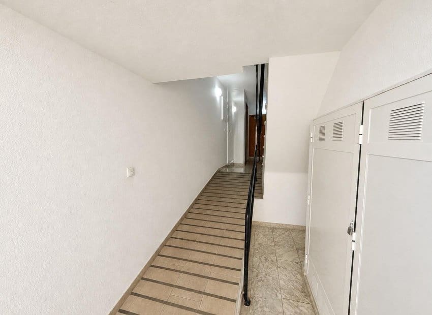 2 soverom Leilighet til salgs i Torrevieja med svømmebasseng - € 130 000 (Ref: 9852157)