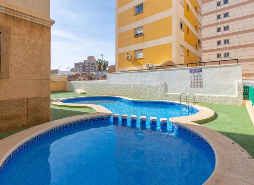 2 soverom Leilighet til salgs i Torrevieja med svømmebasseng - € 130 000 (Ref: 9852157)