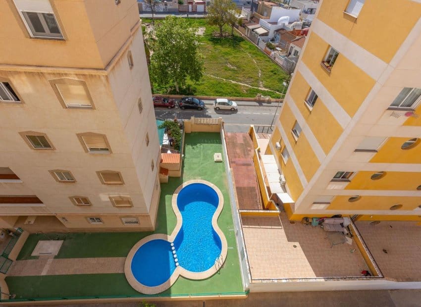 2 soverom Leilighet til salgs i Torrevieja med svømmebasseng - € 130 000 (Ref: 9852157)